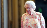 Kraliçesi Elizabeth ‘Yılın Yaşlısı’ ödülünü reddetti