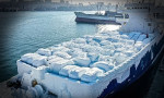 Deniz suyu gemiye sıçradı... Hepsi buz tuttu!