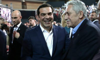 Çipras yeniden SYRIZA başkanlığına seçildi