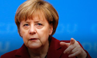Merkel 2017'de yeniden aday