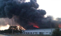 Kocaeli'nde fabrikaya ait depoda yangın çıktı