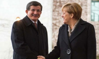 Davutoğlu, Almanya Başbakanı Merkel'le görüştü