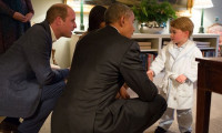 Prens George, Obama'yı pijamayla karşıladı