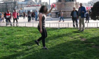 Bıçaklı kadın Taksim'i karıştırdı