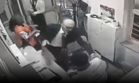 Eski Bakan Bayraktar güvenlik görevlisi dövdü