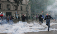 Paris sokaklarında çatışmalar büyüyor!