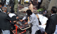 Pakistan'da intihar saldırısı: En az 70 ölü