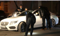 Adana'da lüks otomobilde ölüm