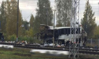 Moskova'da tren ile otobüs çarpıştı: En az 19 ölü