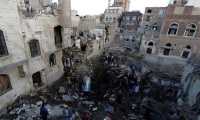 Suudi Arabistan uçakları Yemen'i vurdu!