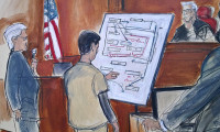 Jüri, Sarraf'ın çizdiği şemalardan yararlanıyor