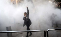 İran'da göstericiler Valiliği ele geçirdi