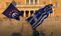 AB Yunanistan'ı üçüncü kez iflastan kurtaracak
