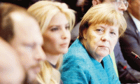Başkan Trump, Merkel’i kızının yanına oturttu