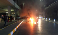 Atatürk Havalimanı'nda park halindeki araç yandı