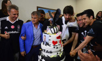 Beşiktaş Gaziantep'te şampiyonluk pastası kesti