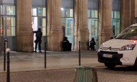 Paris'te garda terör alarmı