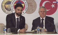 Mehmet Ekici Fenerbahçe'ye imzayı attı