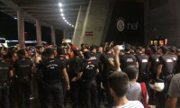 Galatasaraylı taraftarlar yönetimi protesto etti