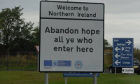 İngiltere hükümeti İrlanda ile sınır kapısına karşı