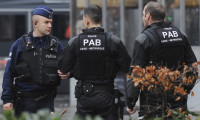 Brüksel'de bombalı araç alarmı