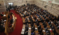 Yunanistan'da kemer sıkma önlemleri meclisten geçti