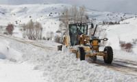 Sivas'ta 56 köy yolunda ulaşıma kar engeli
