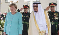 Merkel, Kral Selman ile telefonda görüştü
