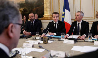 Macron sendika temsilcileriyle görüştü