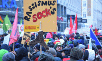 Avusturya’da 50 bin kişi hükümeti protesto etti
