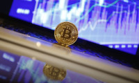 Bitcoin 6 haftada değerinin yüzde 50'sini kaybetti