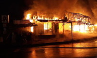 Sakarya'da 30 dükkan yandı