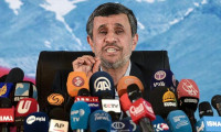 Ahmedinejad eski yardımcısı için harekete geçti