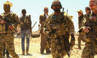 Deyrizor'da düello! Rejim YPG'yi, ABD rejim güçlerini vurdu