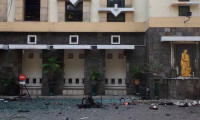 Endonezya'da 3 kiliseye intihar saldırısı