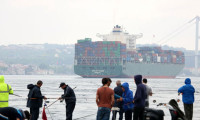Dev kargo gemisi İstanbul Boğazı'ndan geçti