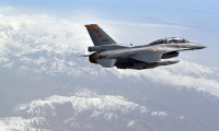 F-16 pilotları ankesörden çıktı