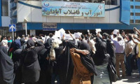 İran'da halk sokağa döküldü