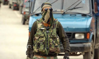 Keşmir'de ateşkesi bozan çatışma: 2 ölü