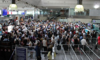 Atatürk Havalimanı’nda uçuşlarda gecikme yaşanıyor