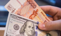 Rus rublesi dolar karşısında eriyor