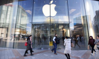 Apple gelir tahminini azalttı, hisseleri sert düştü