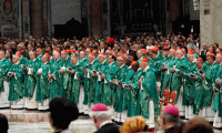 Vatikan rahiplere bekarlık şartının kaldırılmasını tartışacak