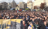 Ukrayna’da on binler Zelenski’yi protesto etti