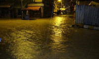 Trabzon'da etkili sağanak; dere taşı, su baskınları yaşandı