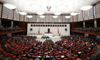 Meclis'te bürokratların Bakan Koca'yı alkışlaması tartışma yarattı