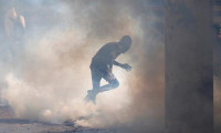 Irak'ta protestocular valilik binasını ateşe verdi