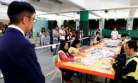 Hong Kong'daki yerel seçimleri demokrasi yanlıları kazandı