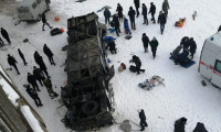 Rusya'da otobüs donmuş nehre düştü: 2'si çocuk 19 ölü