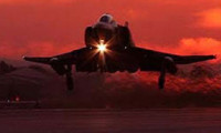 Yabancı savaş uçakları Libya'yı bombaladı